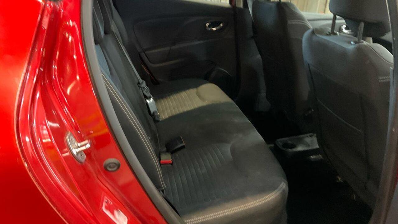 Renault Clio — photo 11