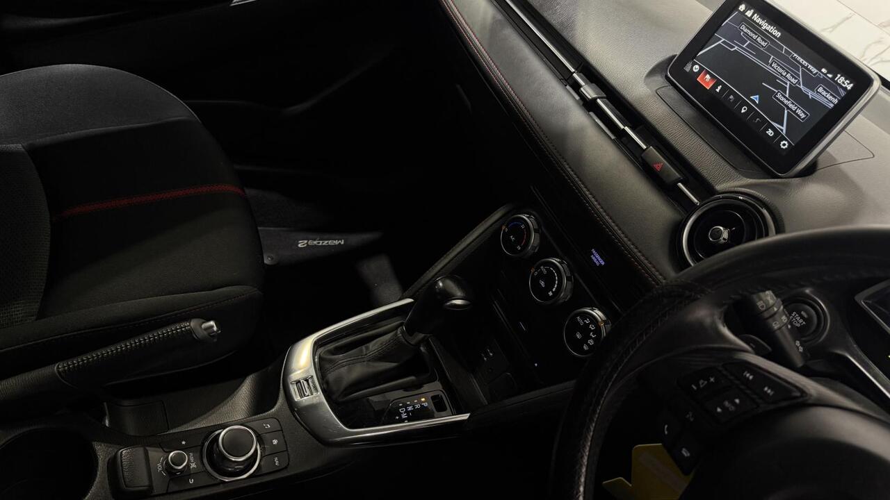 Mazda Mazda2 — photo 20