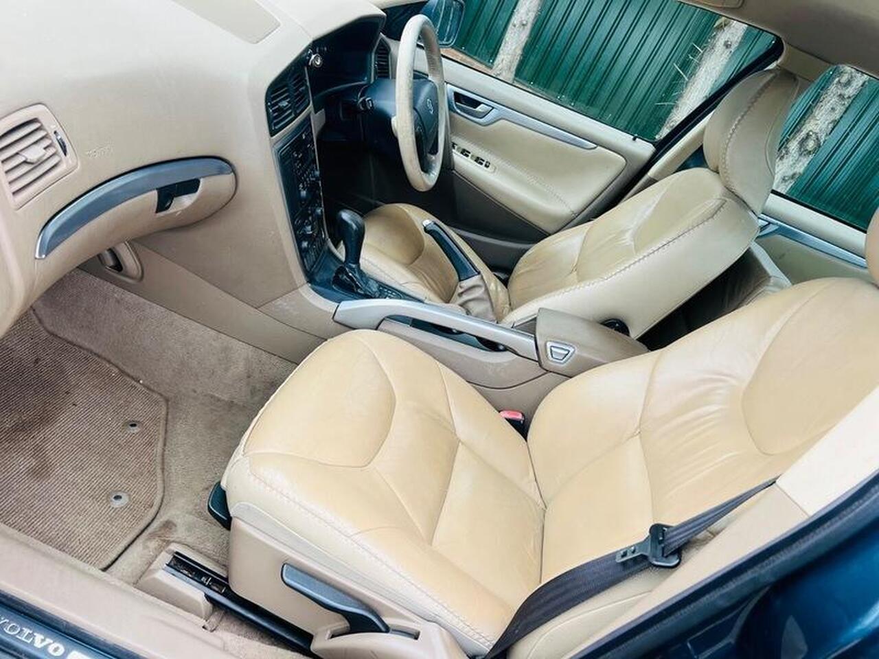 Volvo XC70 — photo 9