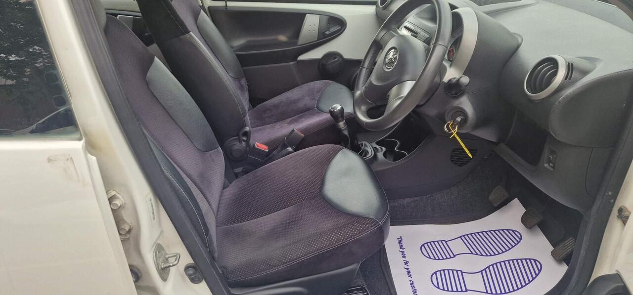 Toyota AYGO — photo 8