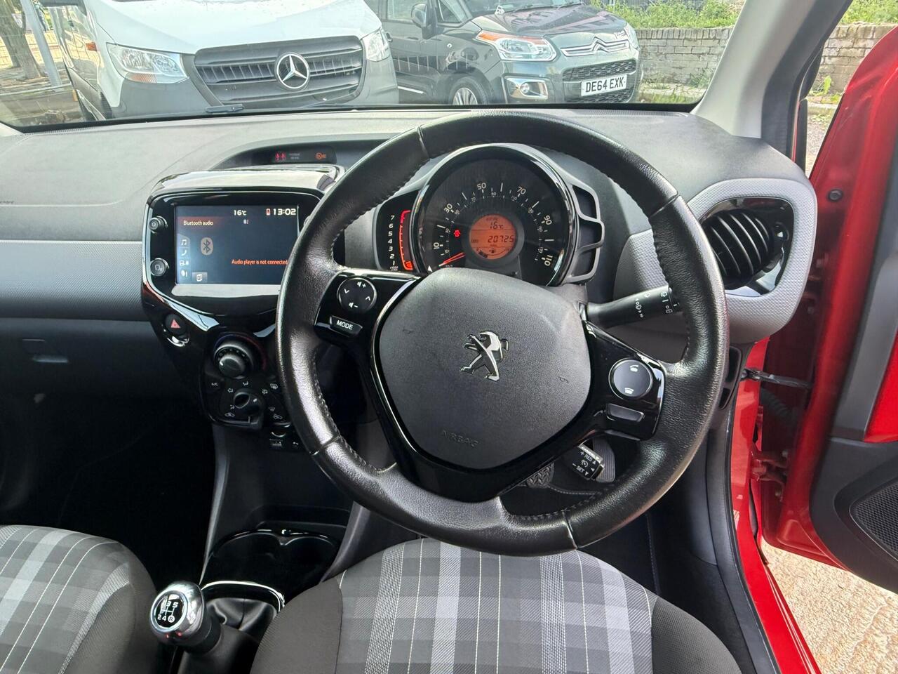 Peugeot 108 — photo 39