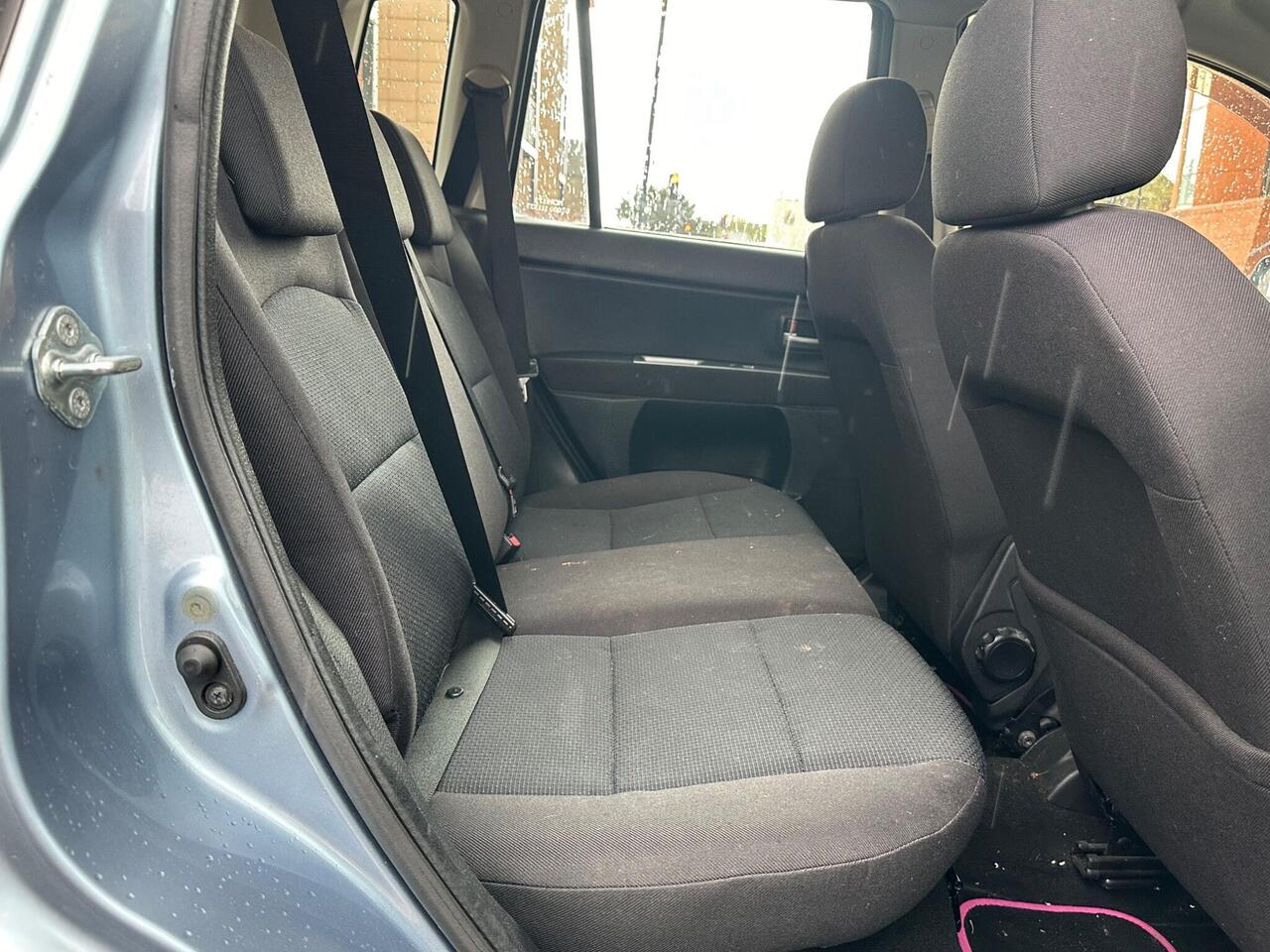 Mazda Mazda2 — photo 15