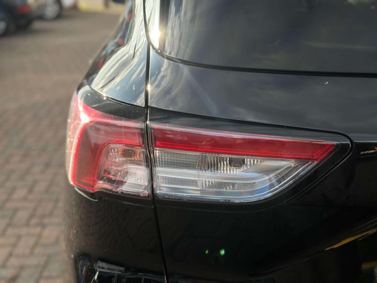 Ford Kuga — photo 25