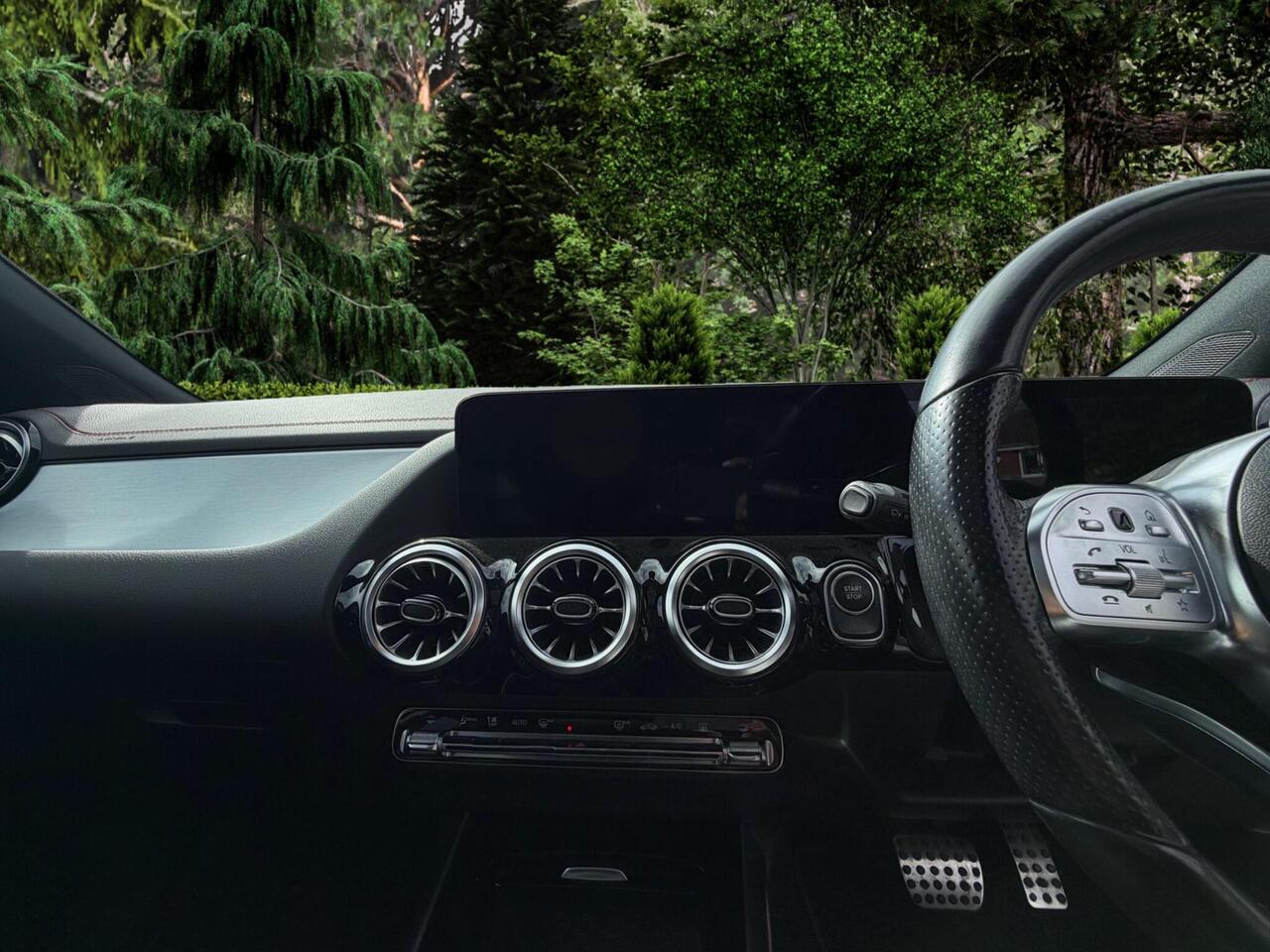 Mercedes-Benz EQA — photo 28