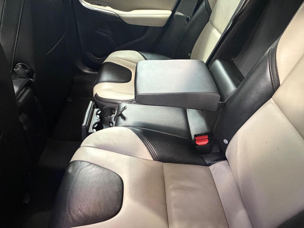 Volvo V40 Cross Country — photo 43