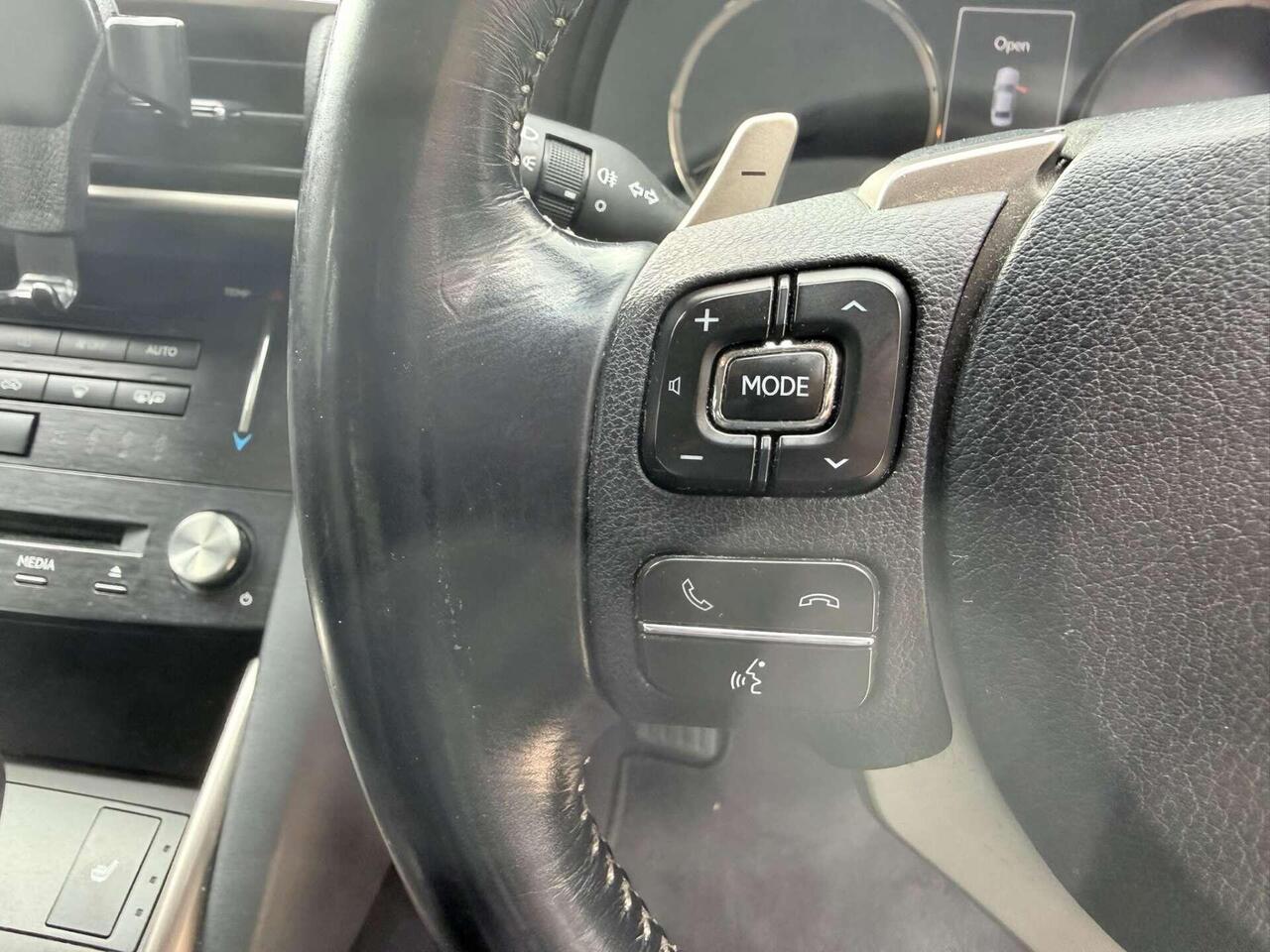 Lexus IS — photo 25