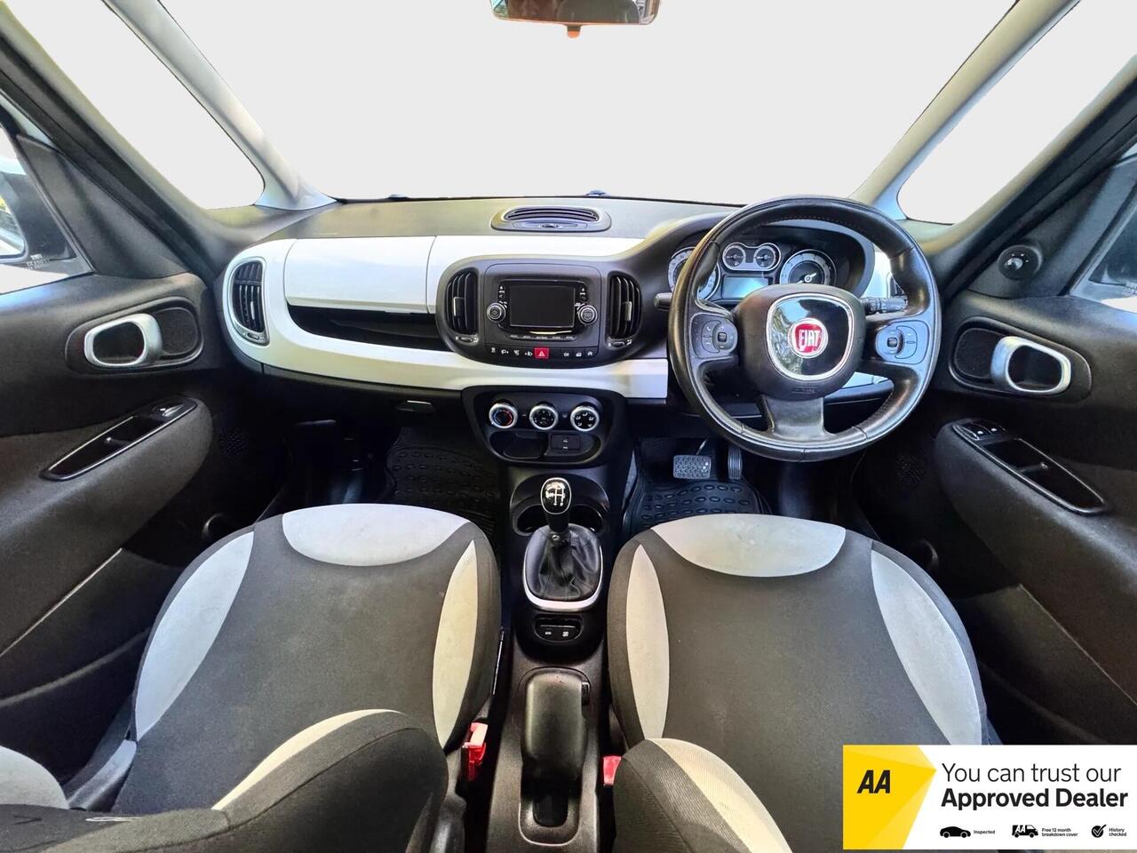 Fiat 500L — photo 14
