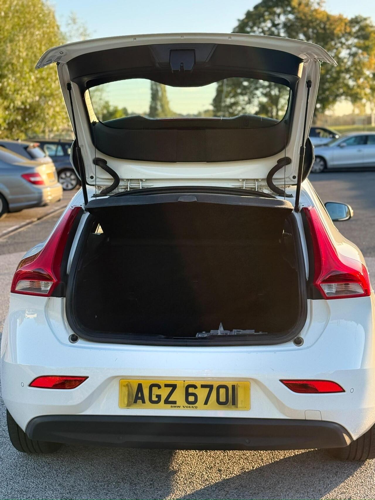 Volvo V40 — photo 12