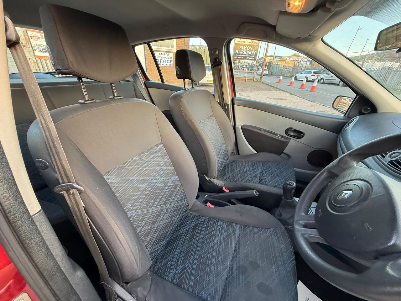 Renault Clio — photo 21