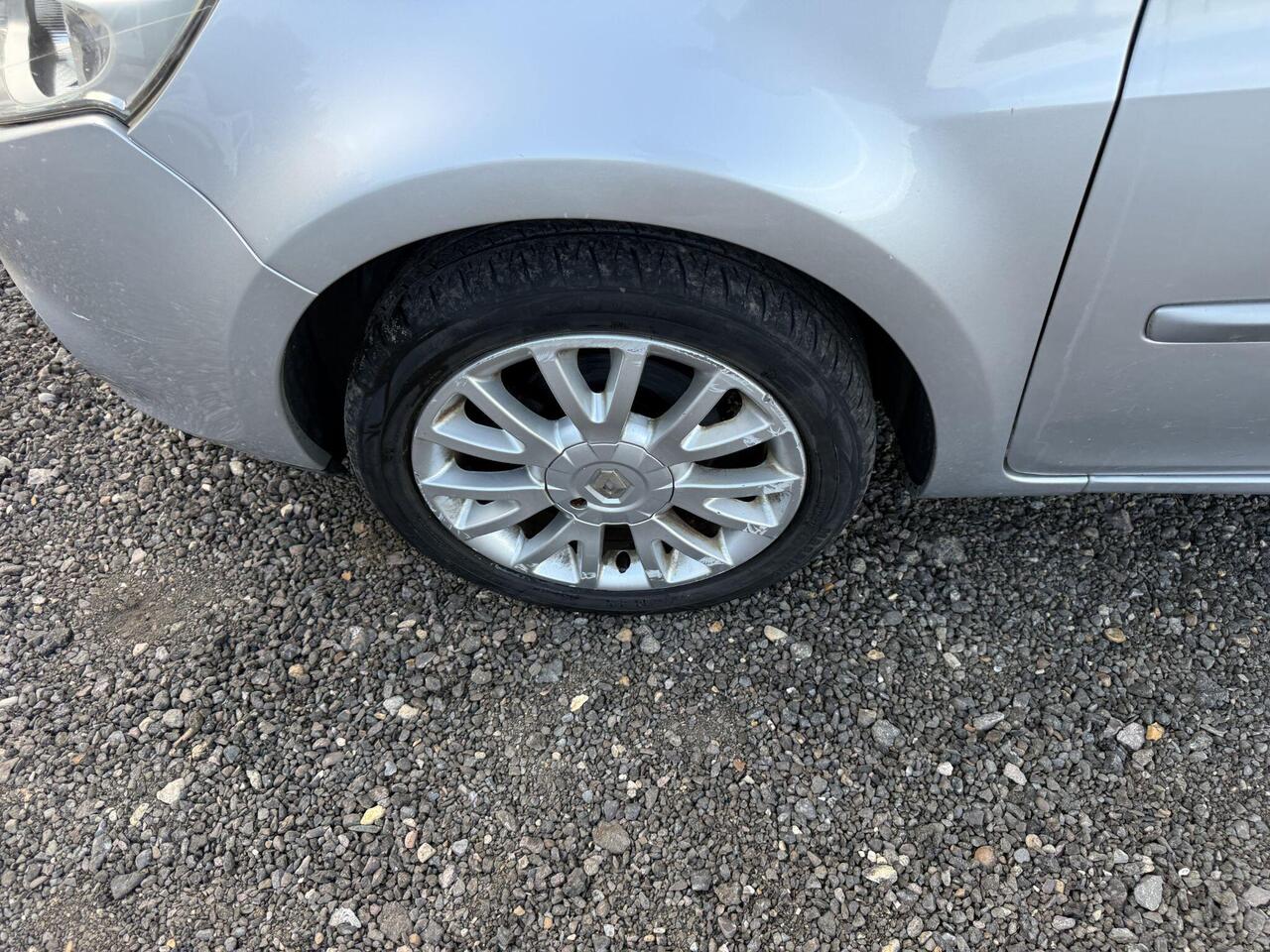Renault Clio — photo 7