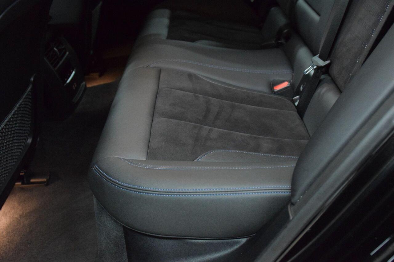 BMW i4 — photo 23