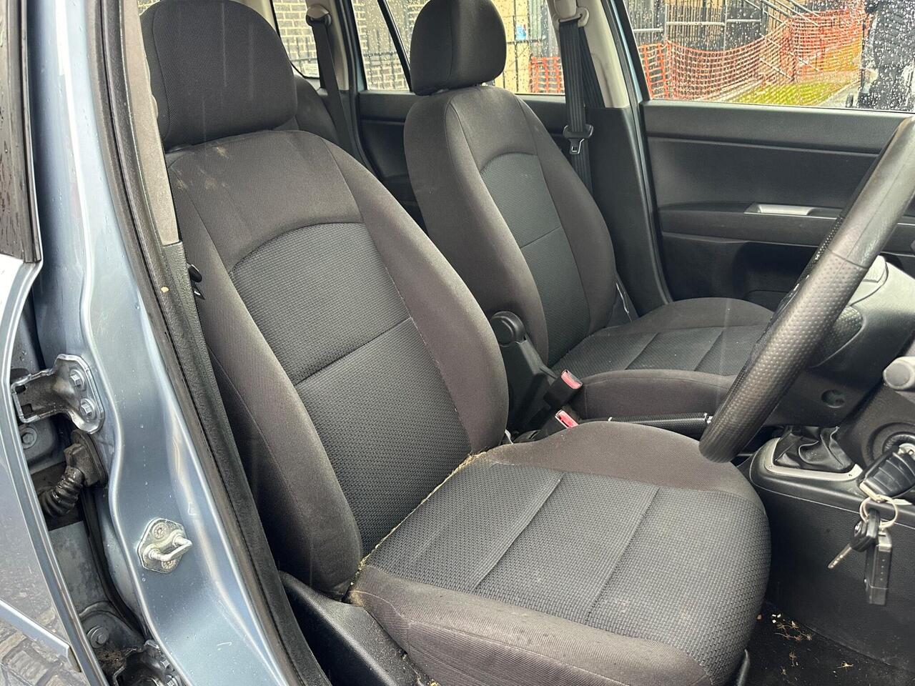 Mazda Mazda2 — photo 14