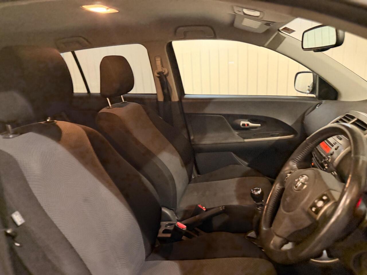 Toyota Urban Cruiser — photo 16