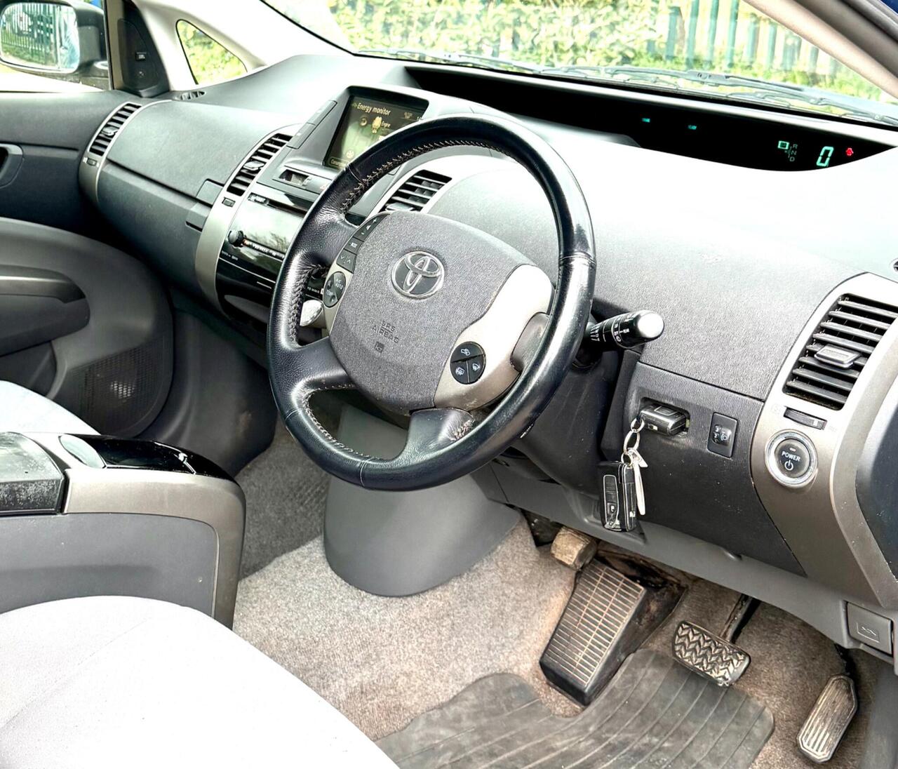 Toyota Prius — photo 10