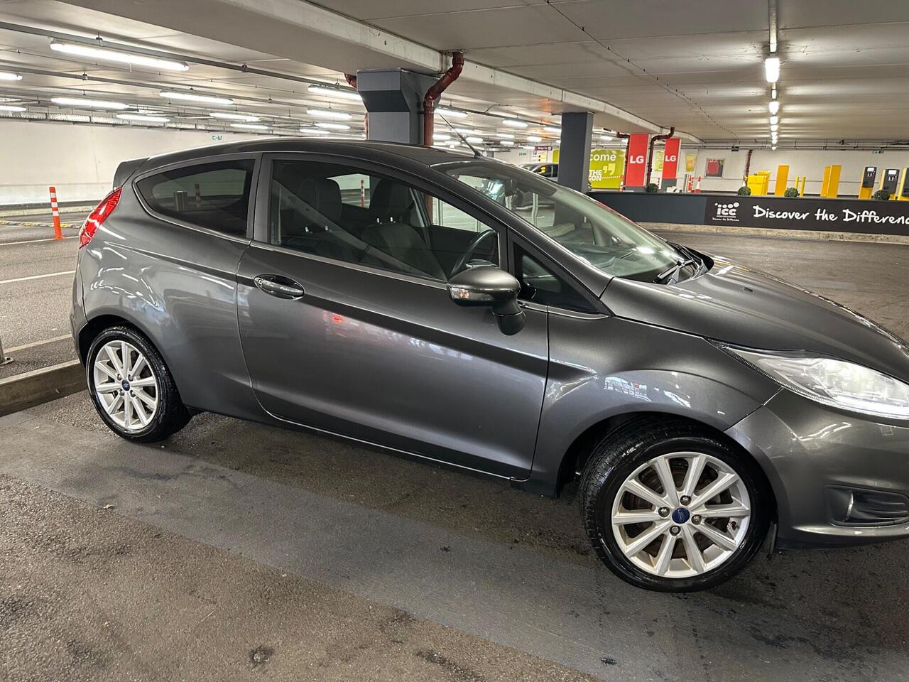 Ford Fiesta — photo 8