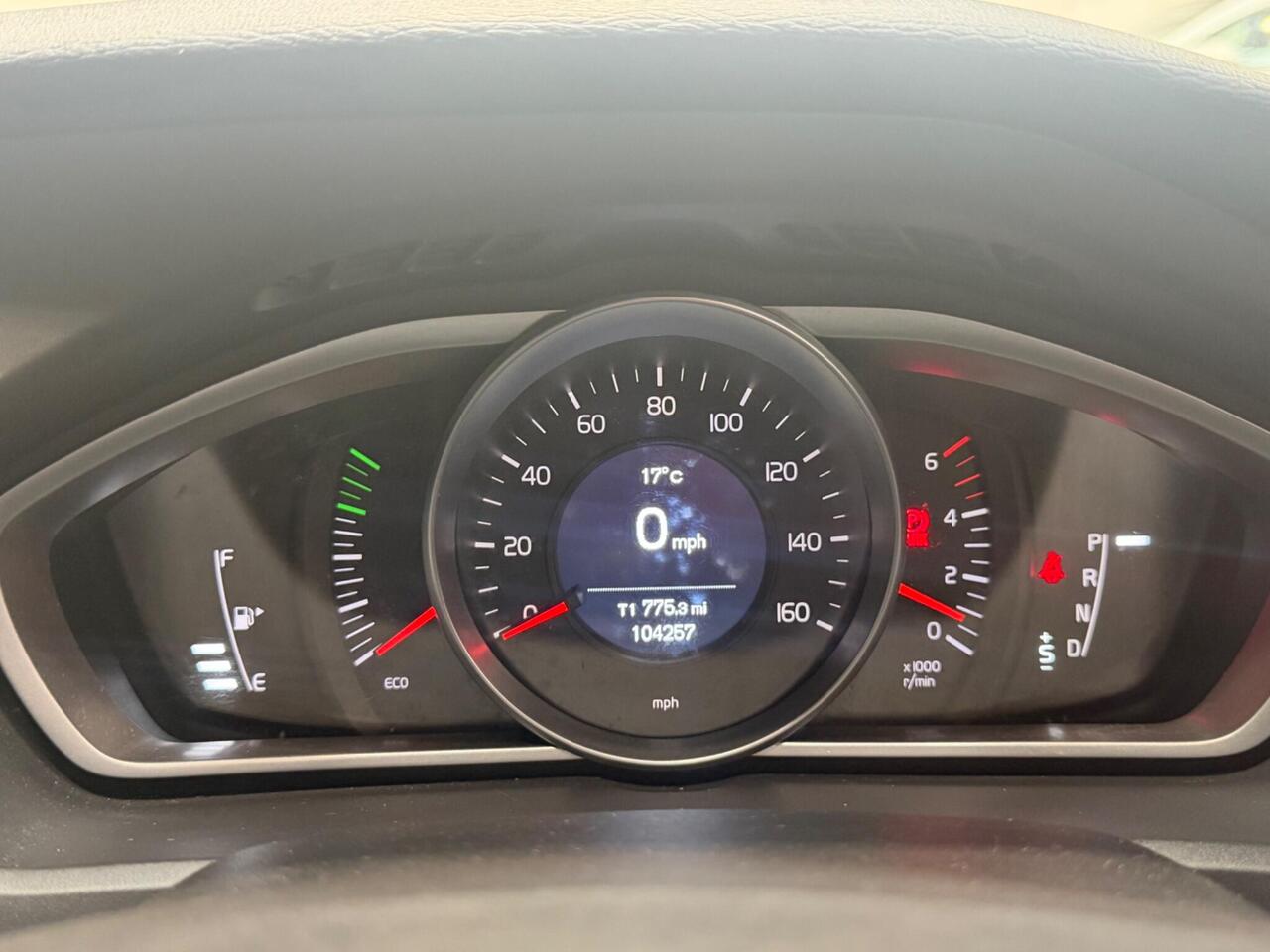Volvo V40 Cross Country — photo 26