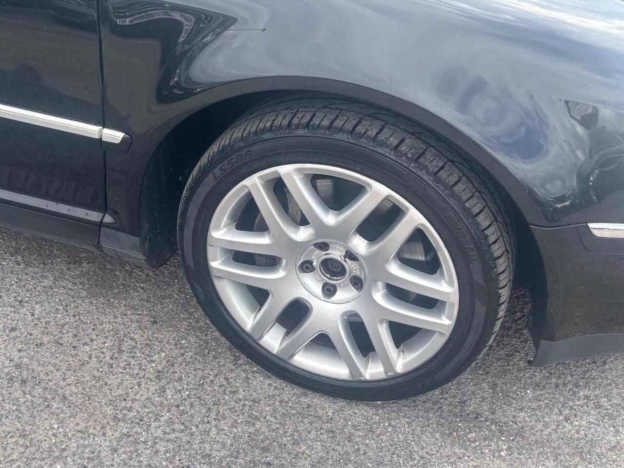 Volkswagen Phaeton — photo 28