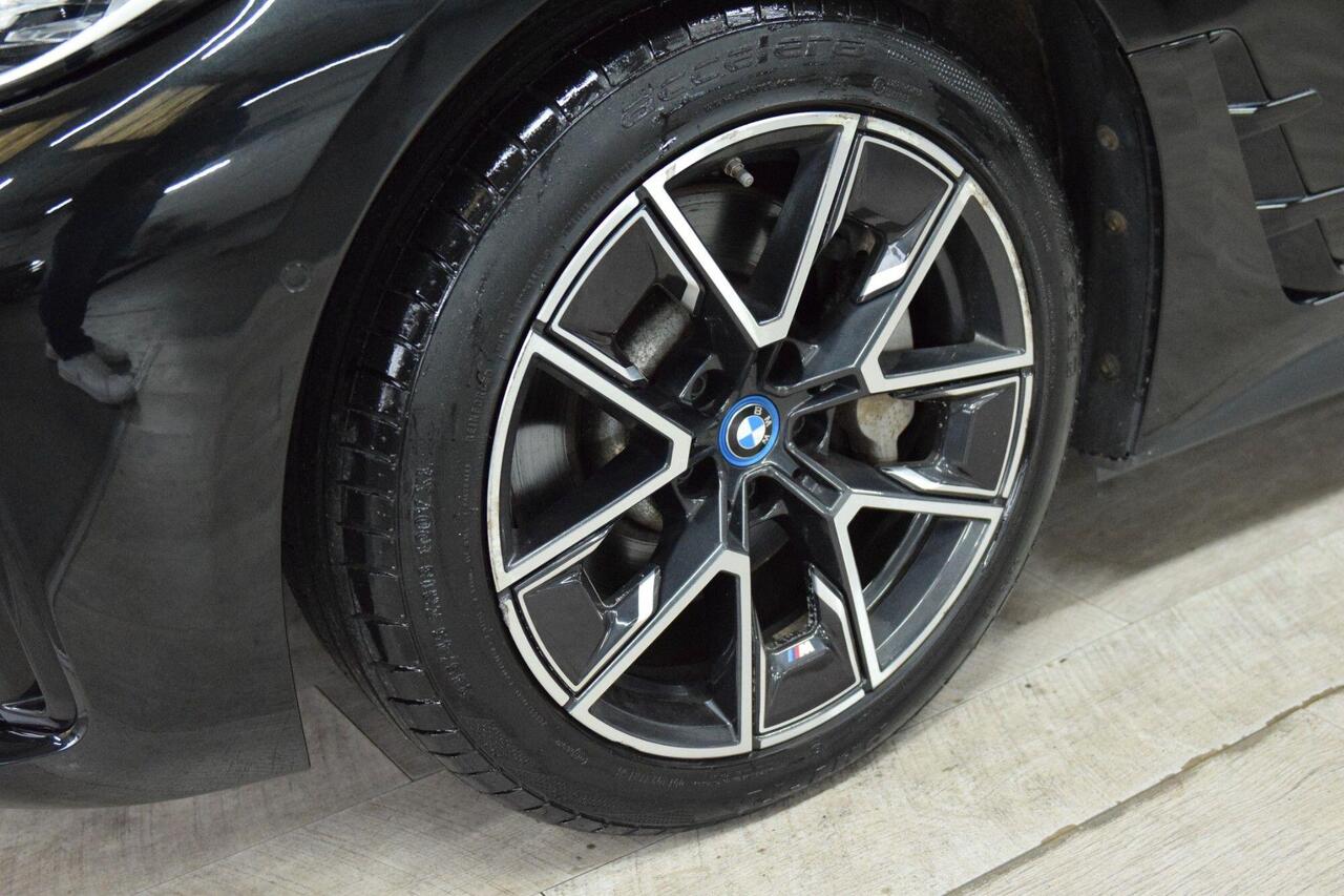 BMW i4 — photo 10