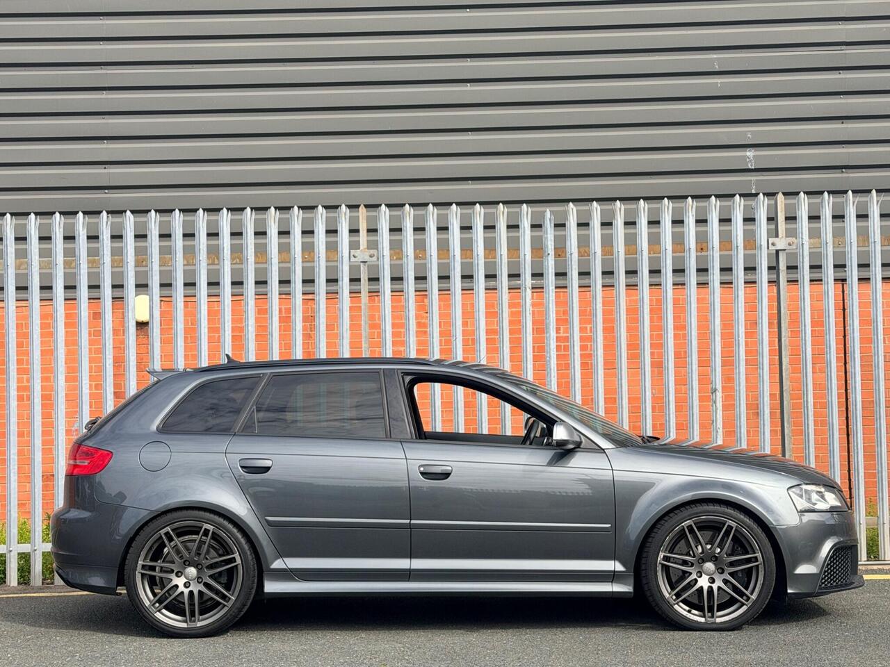 2011 Audi RS3 2.5 TFSI Sportback S Tronic quattro Euro 5 5dr, photo 2