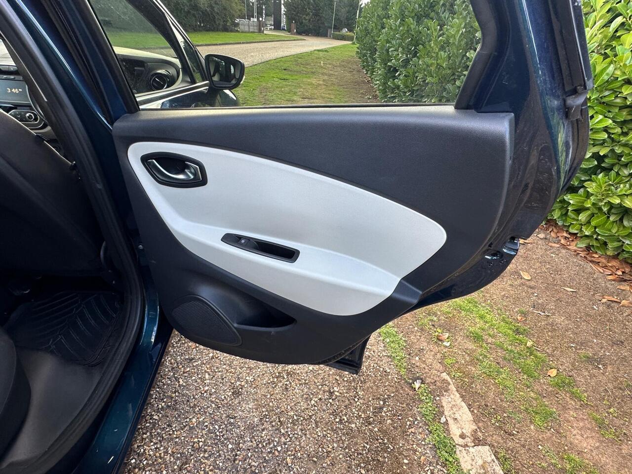 Renault Captur — photo 23