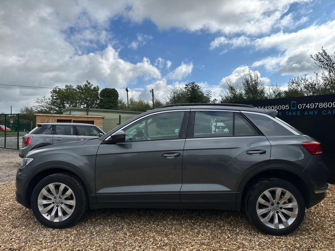 Volkswagen T-Roc — photo 9