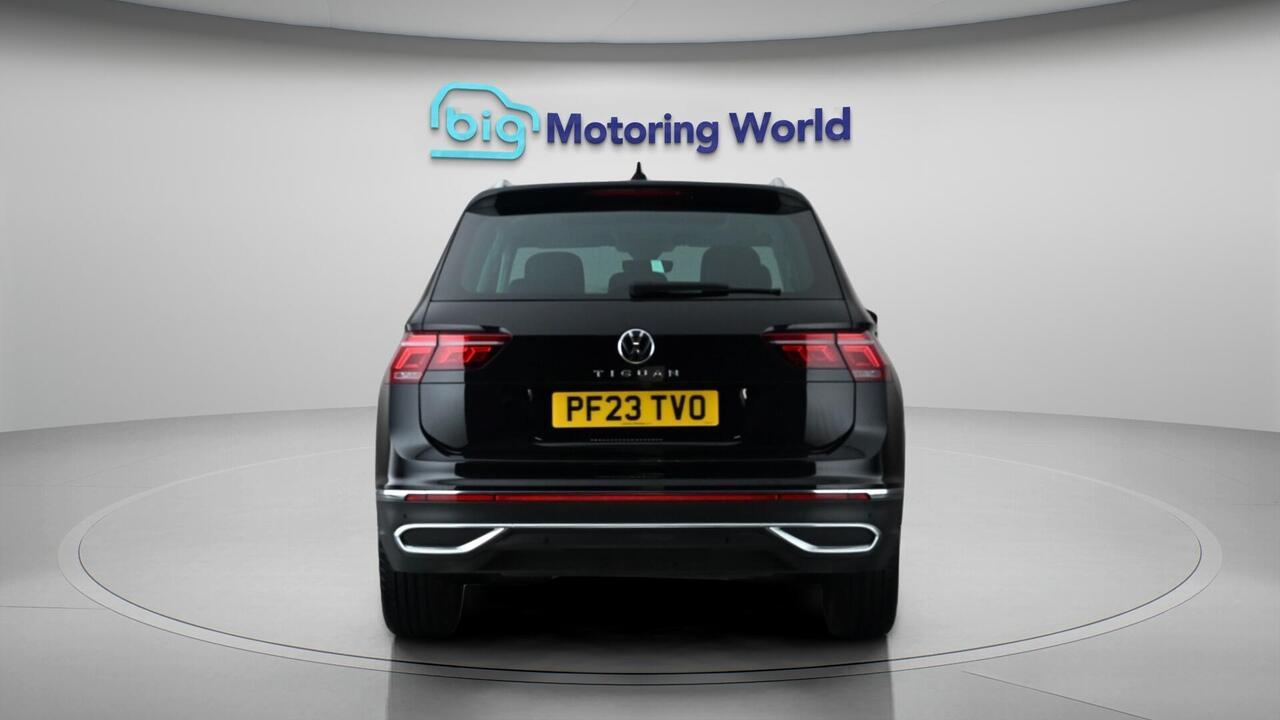 Volkswagen Tiguan — photo 7