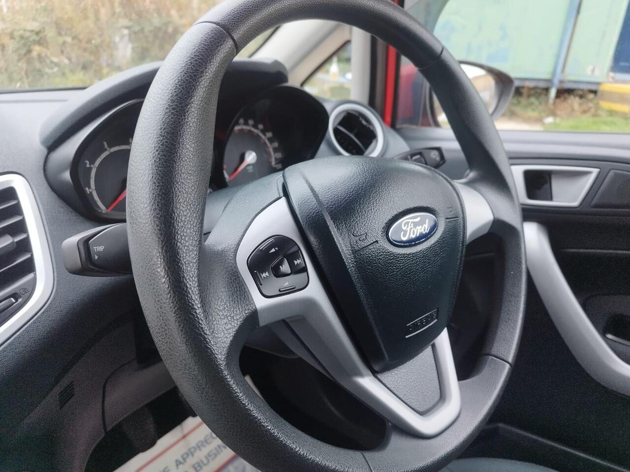Ford Fiesta — photo 28