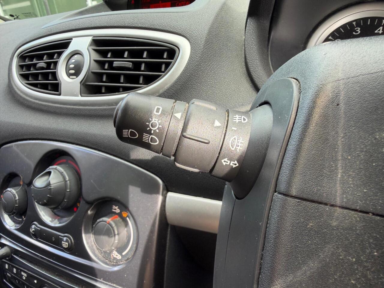 Renault Clio — photo 20