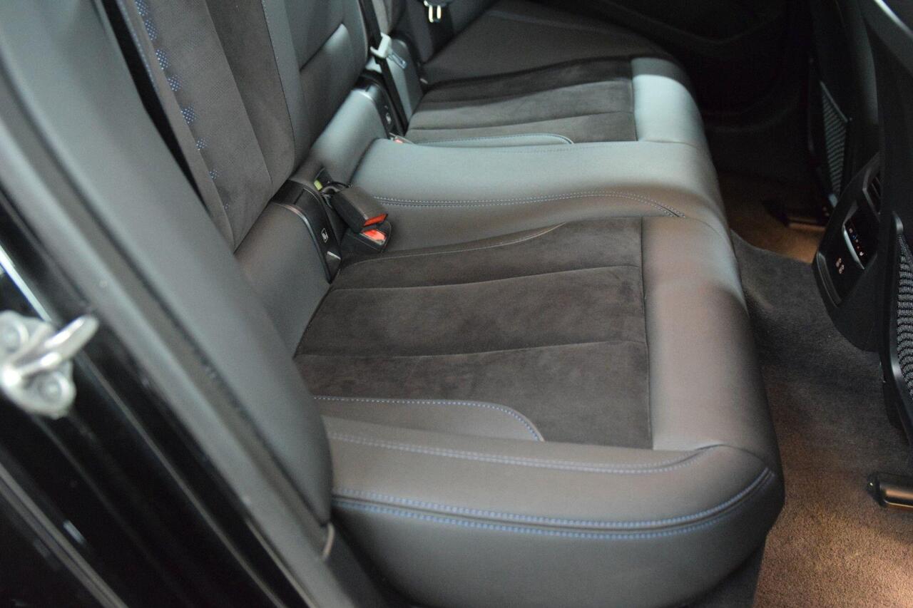 BMW i4 — photo 18