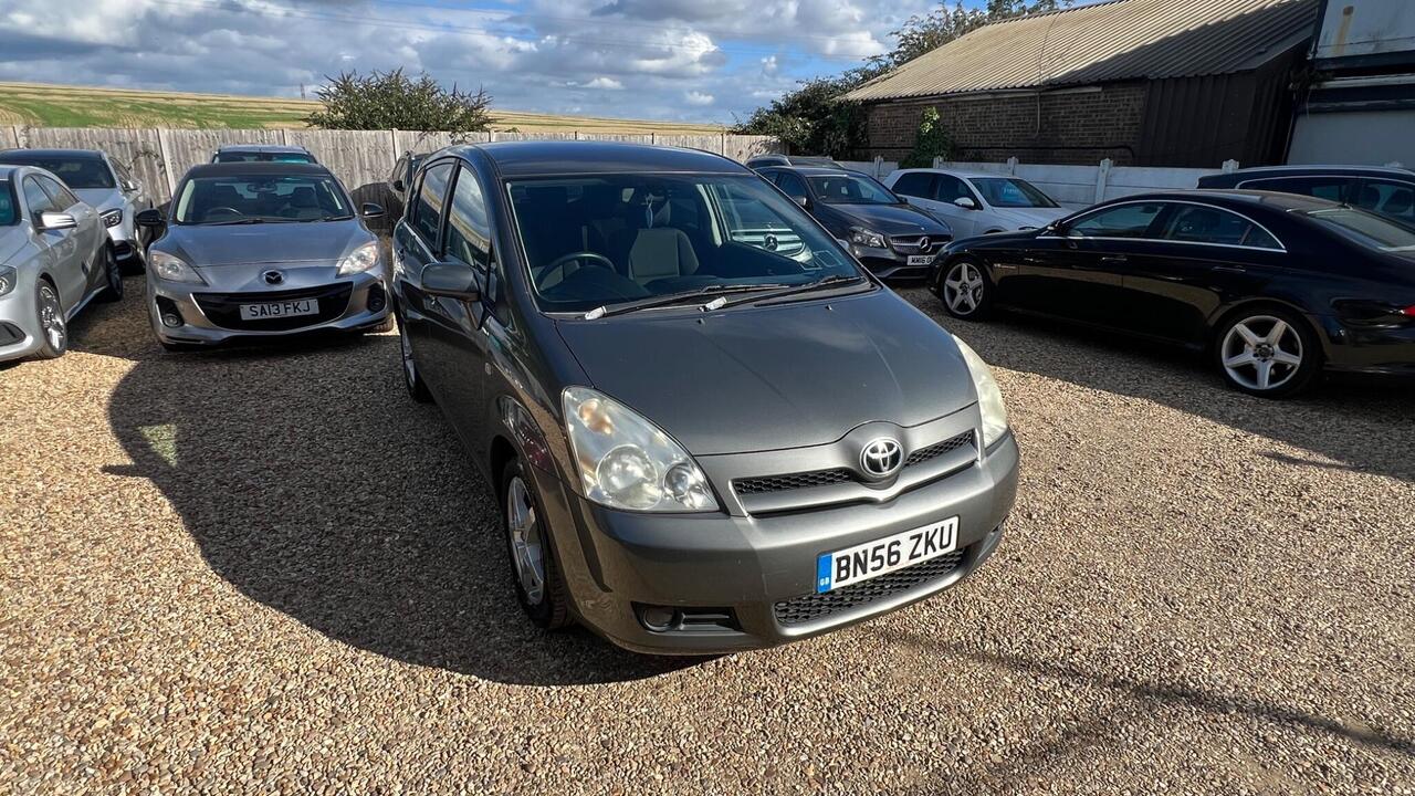 Toyota Corolla Verso — photo 5