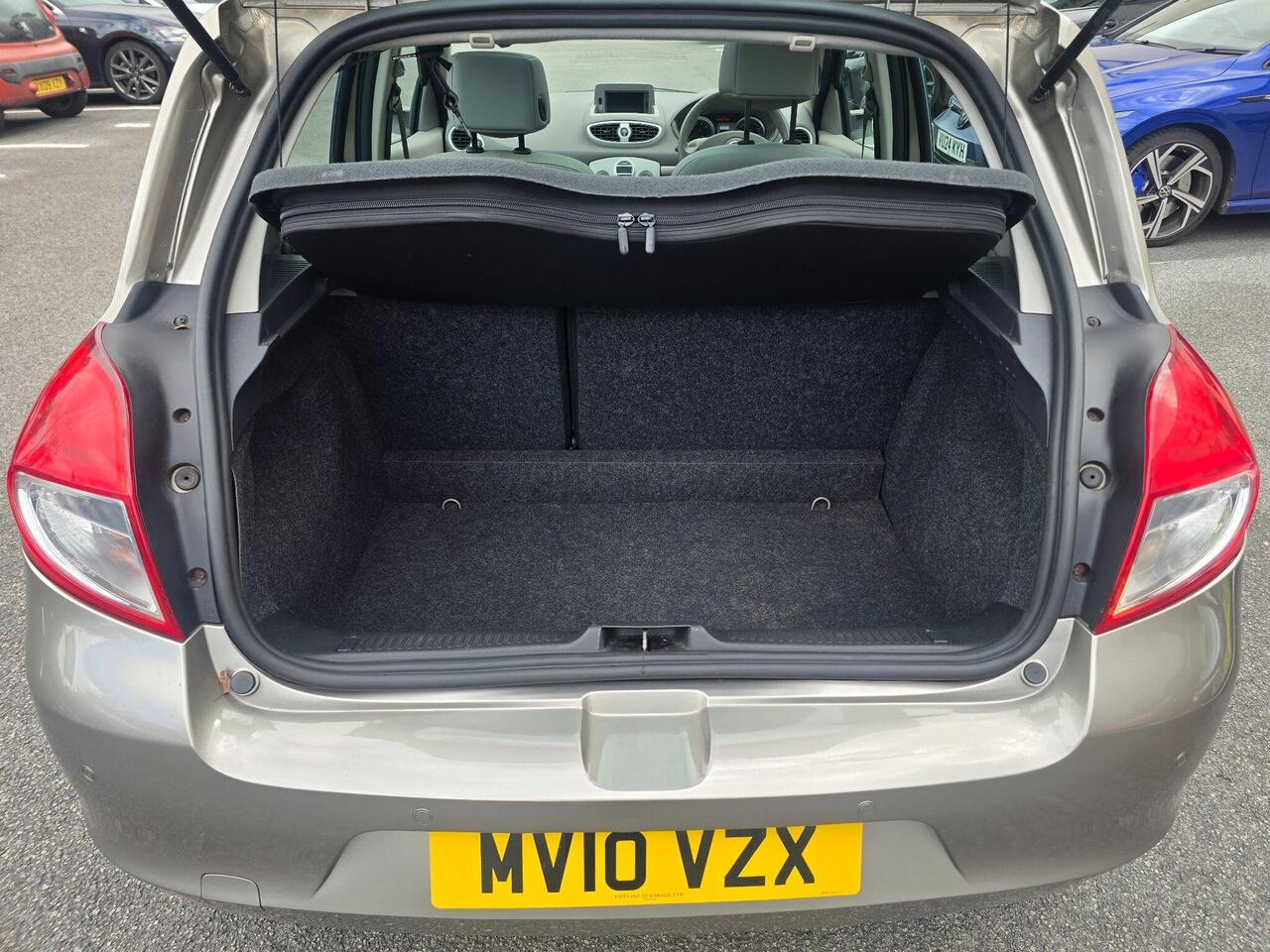 Renault Clio — photo 22