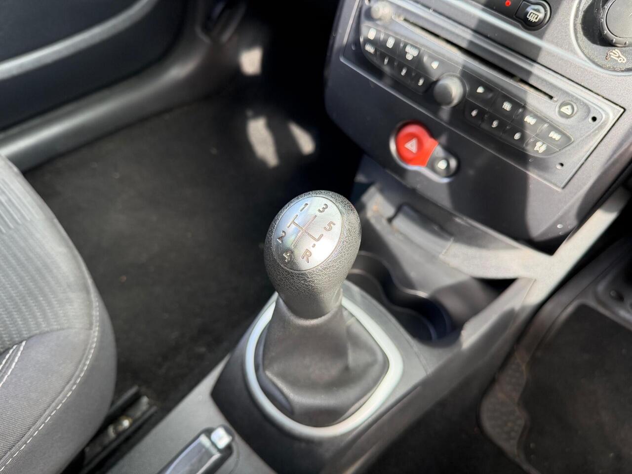 Renault Clio — photo 19