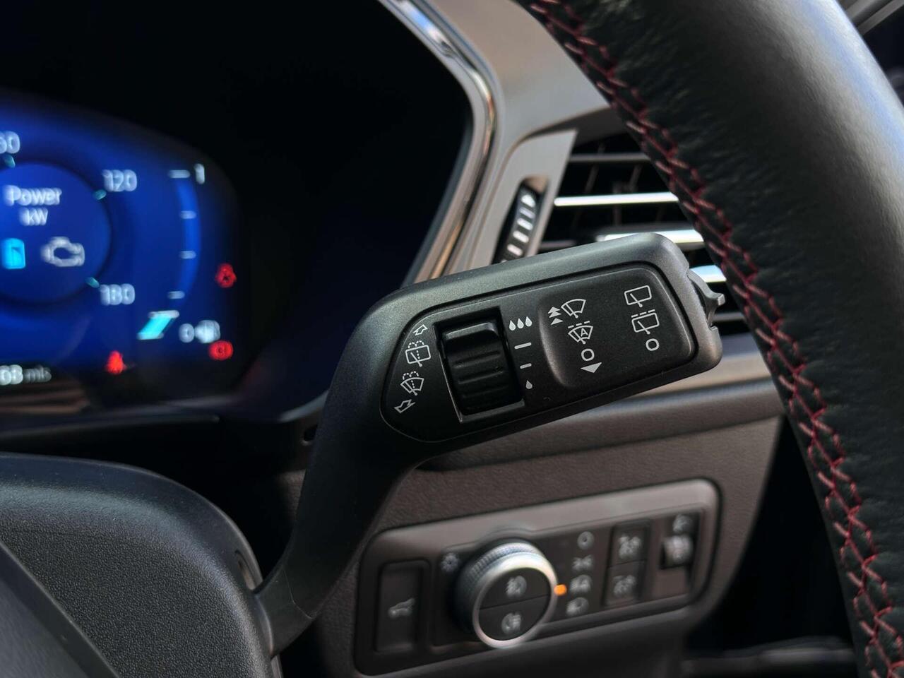 Ford Kuga — photo 41