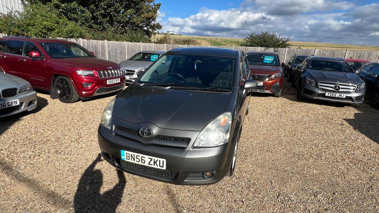 Toyota Corolla Verso — photo 4
