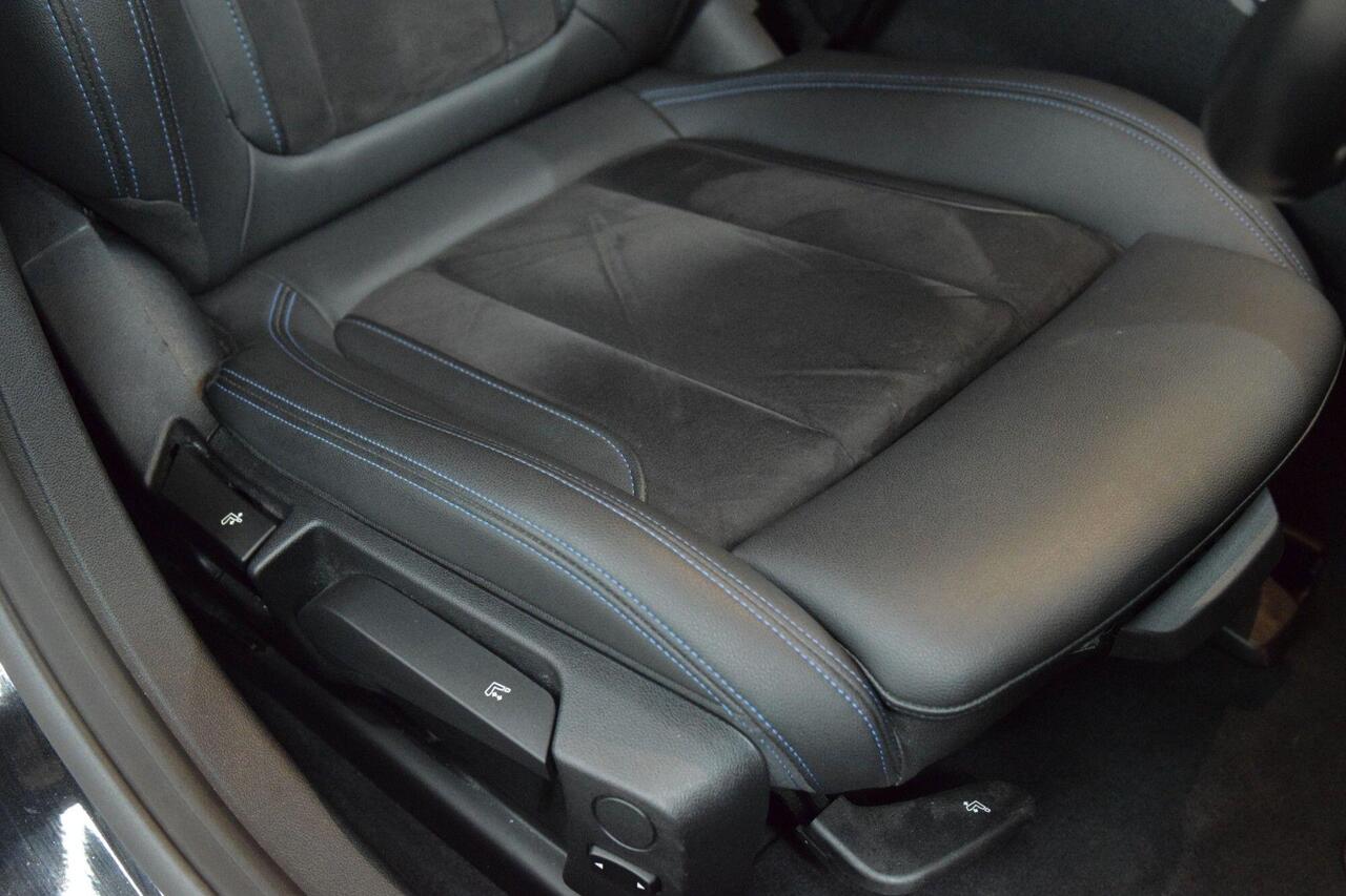BMW i4 — photo 17