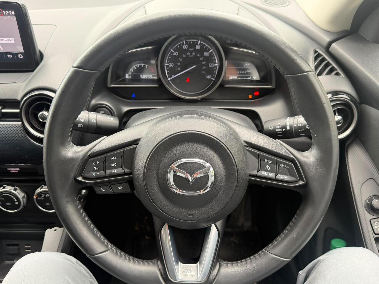 Mazda Mazda2 — photo 18