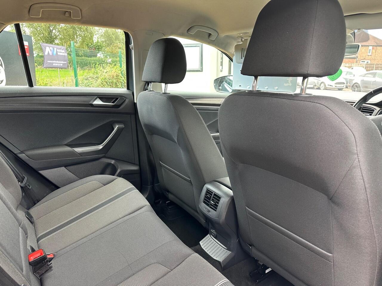 Volkswagen T-Roc — photo 17