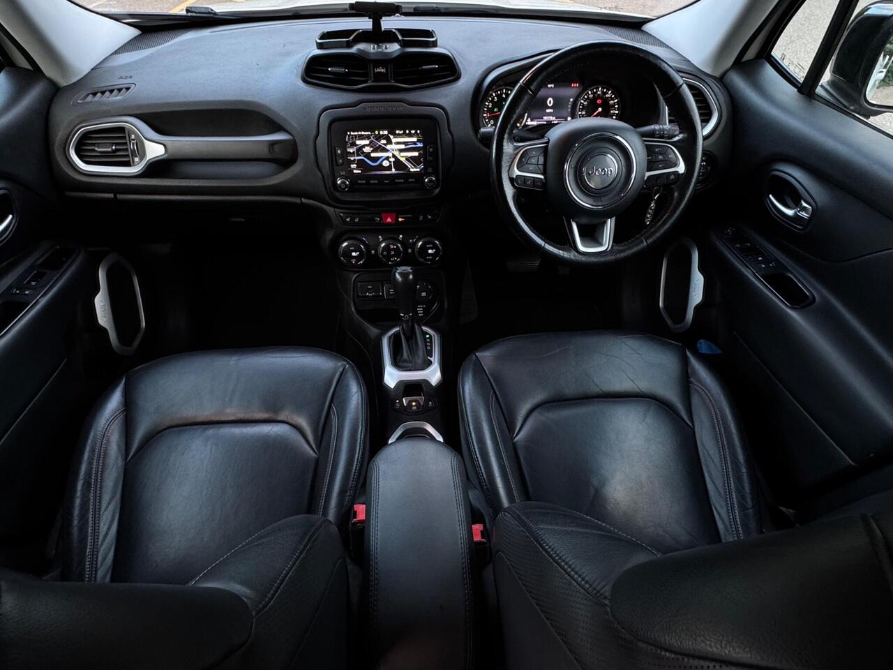 Jeep Renegade — photo 12
