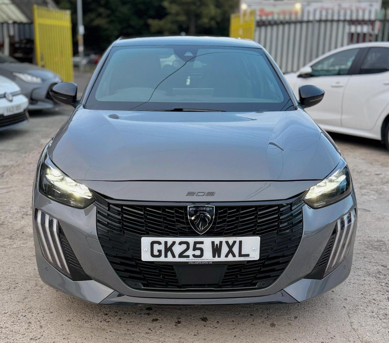 Peugeot 208 — photo 2
