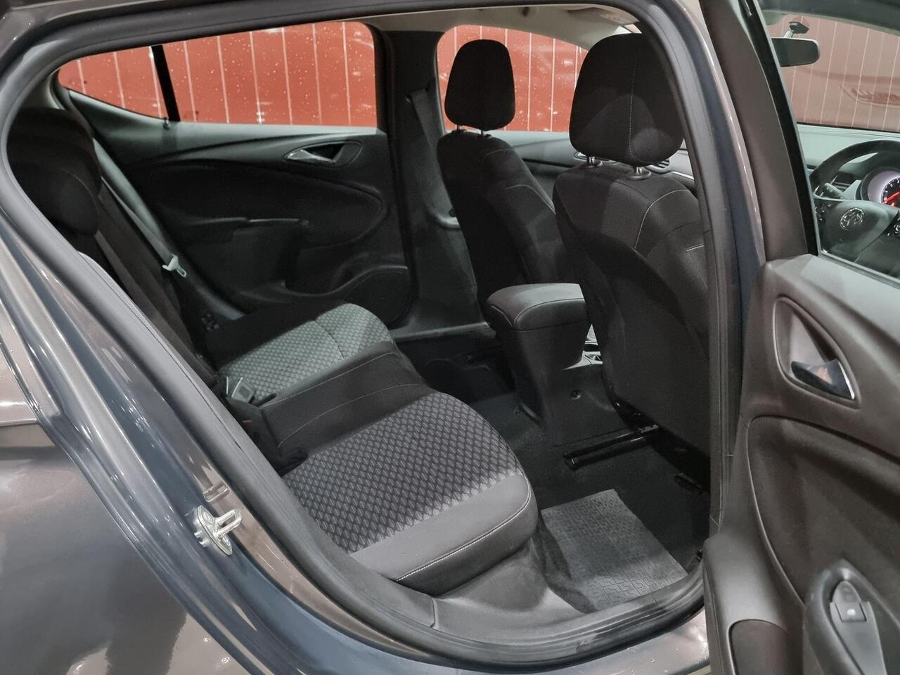 Vauxhall Astra — photo 18
