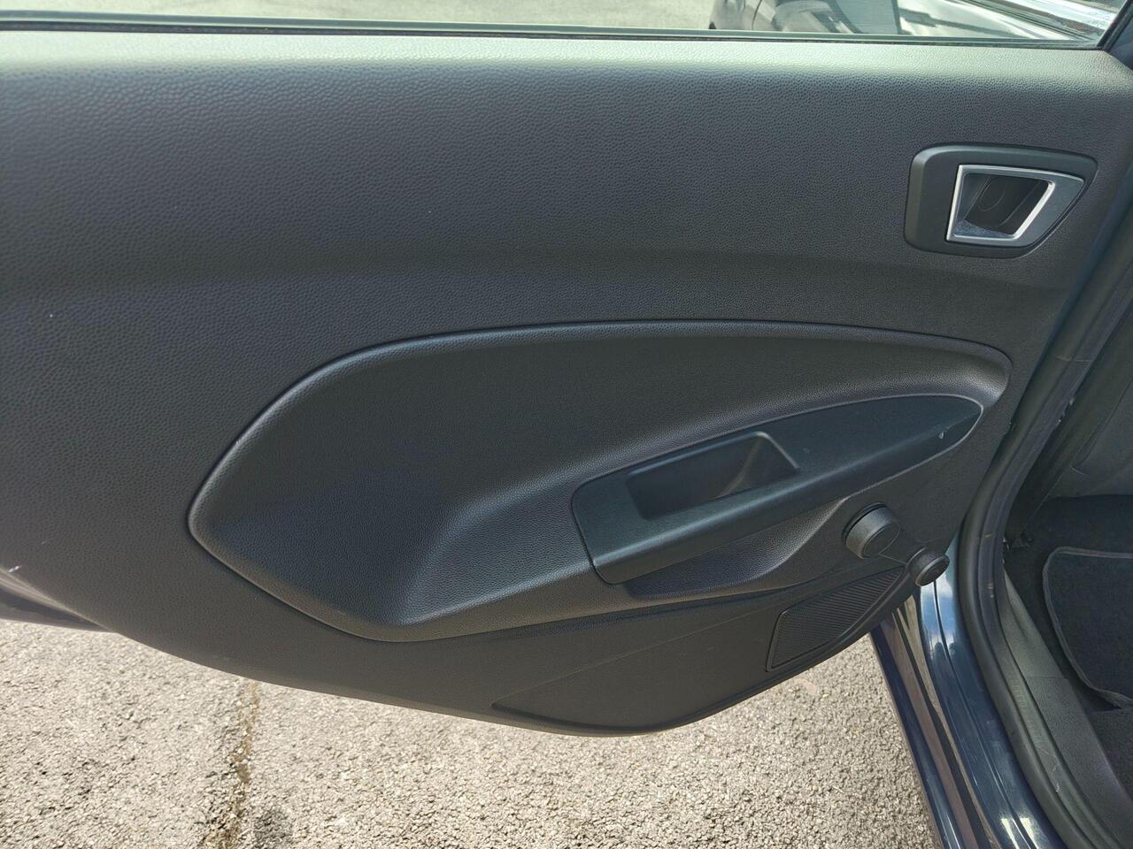 Ford Fiesta — photo 35