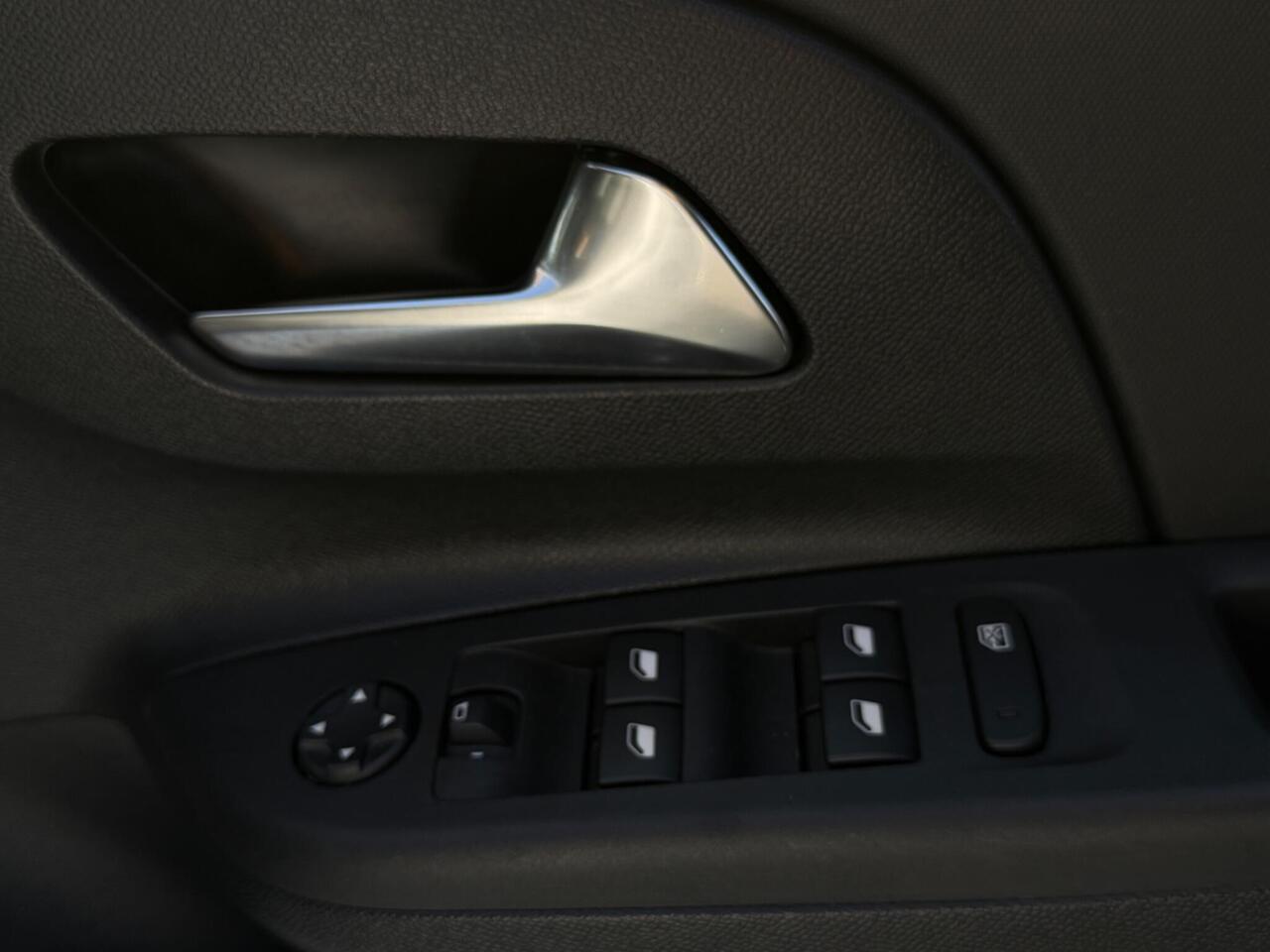 Vauxhall Corsa — photo 36