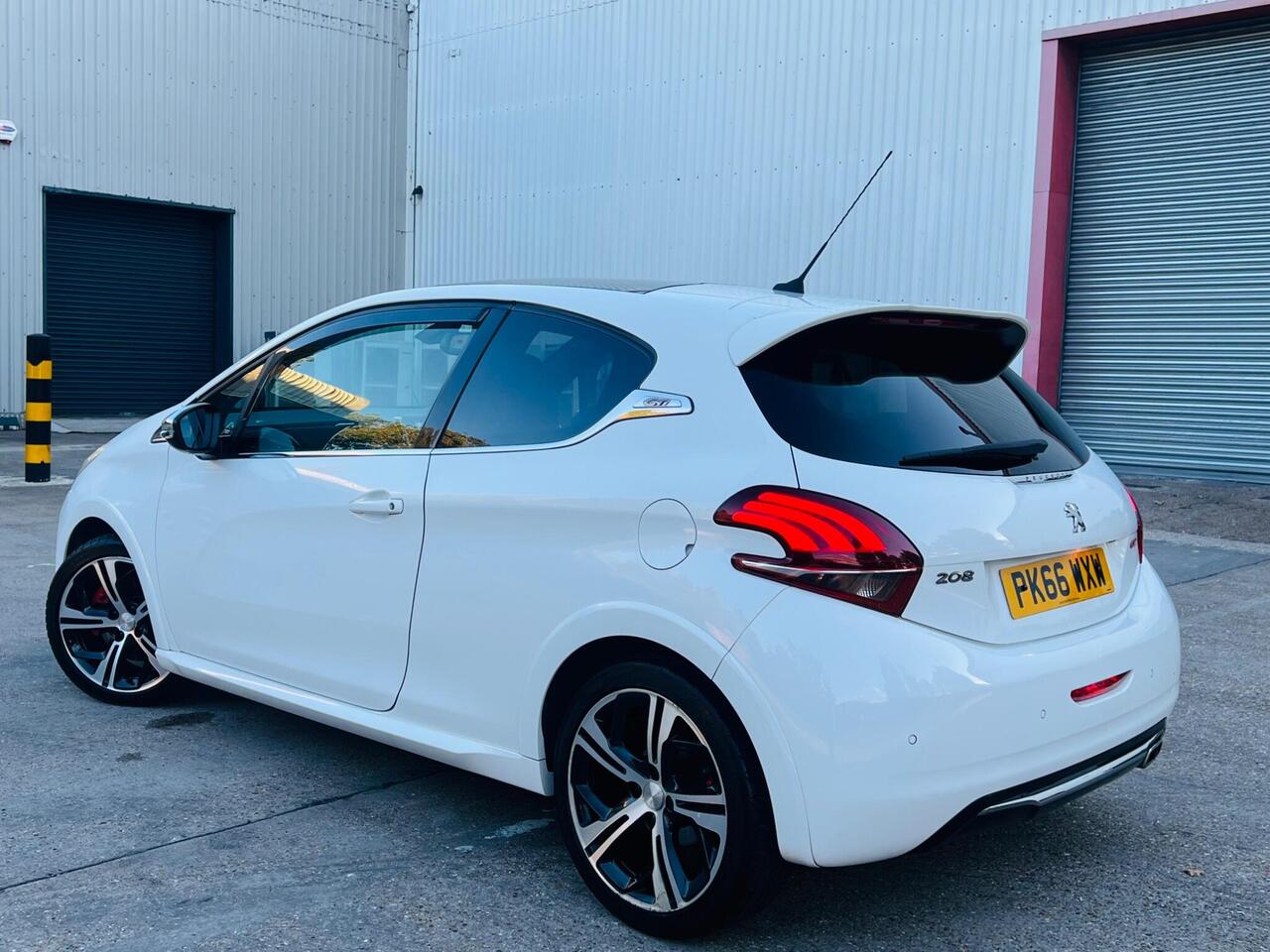 Peugeot 208 — photo 7