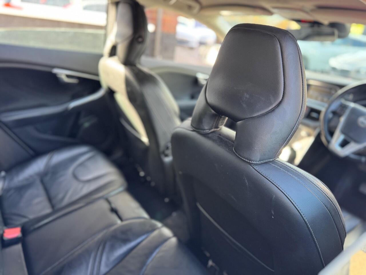 Volvo V40 — photo 14
