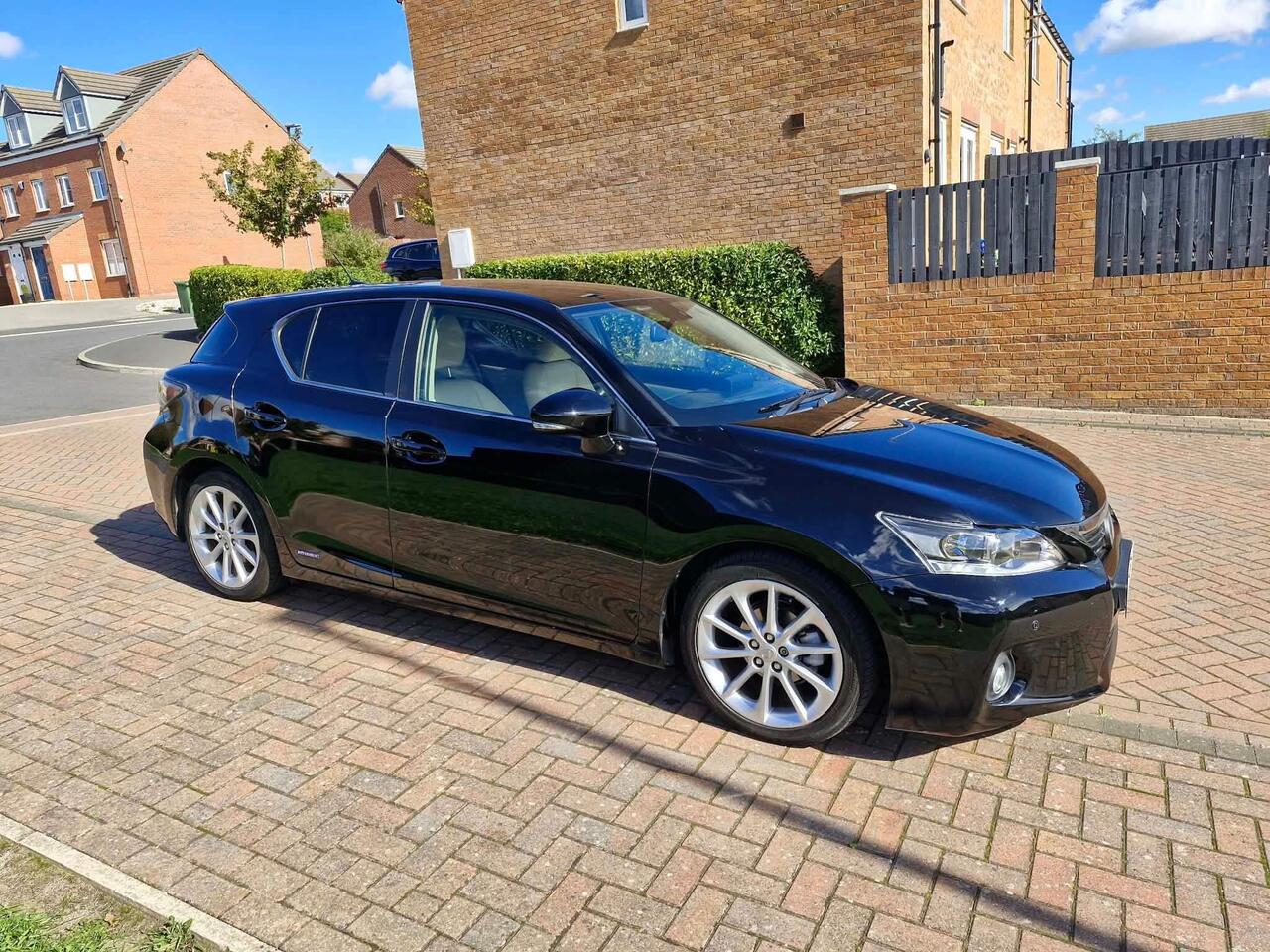 Lexus CT — photo 5