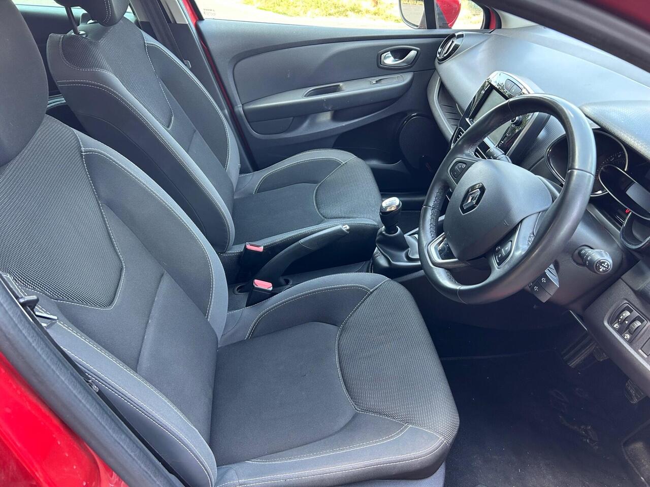 Renault Clio — photo 10