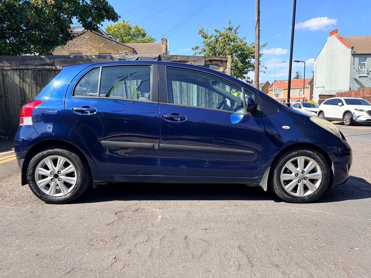 Toyota Yaris — photo 7
