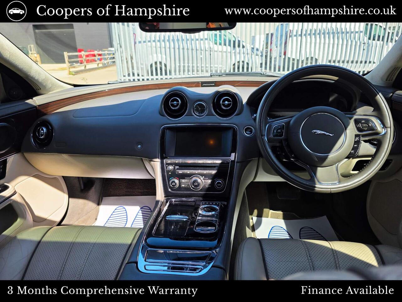 Jaguar XJ — photo 11