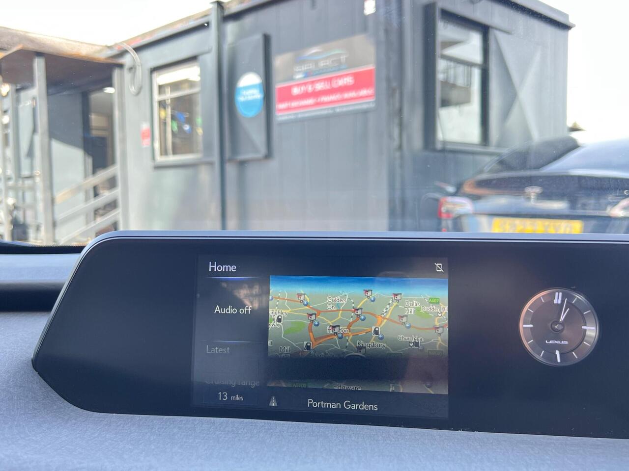 Lexus UX — photo 47