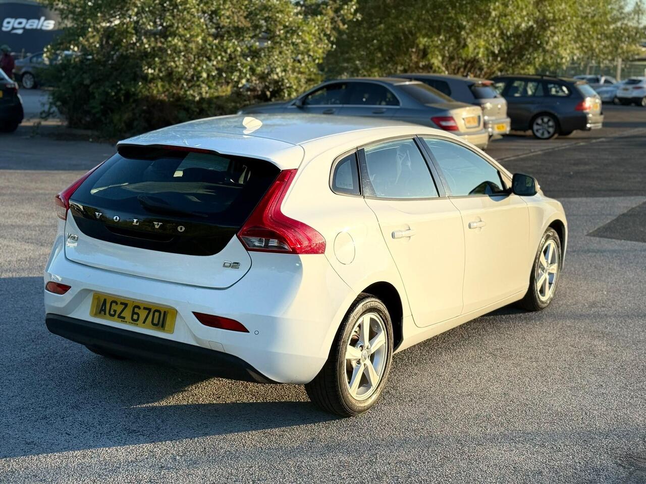 Volvo V40 — photo 7